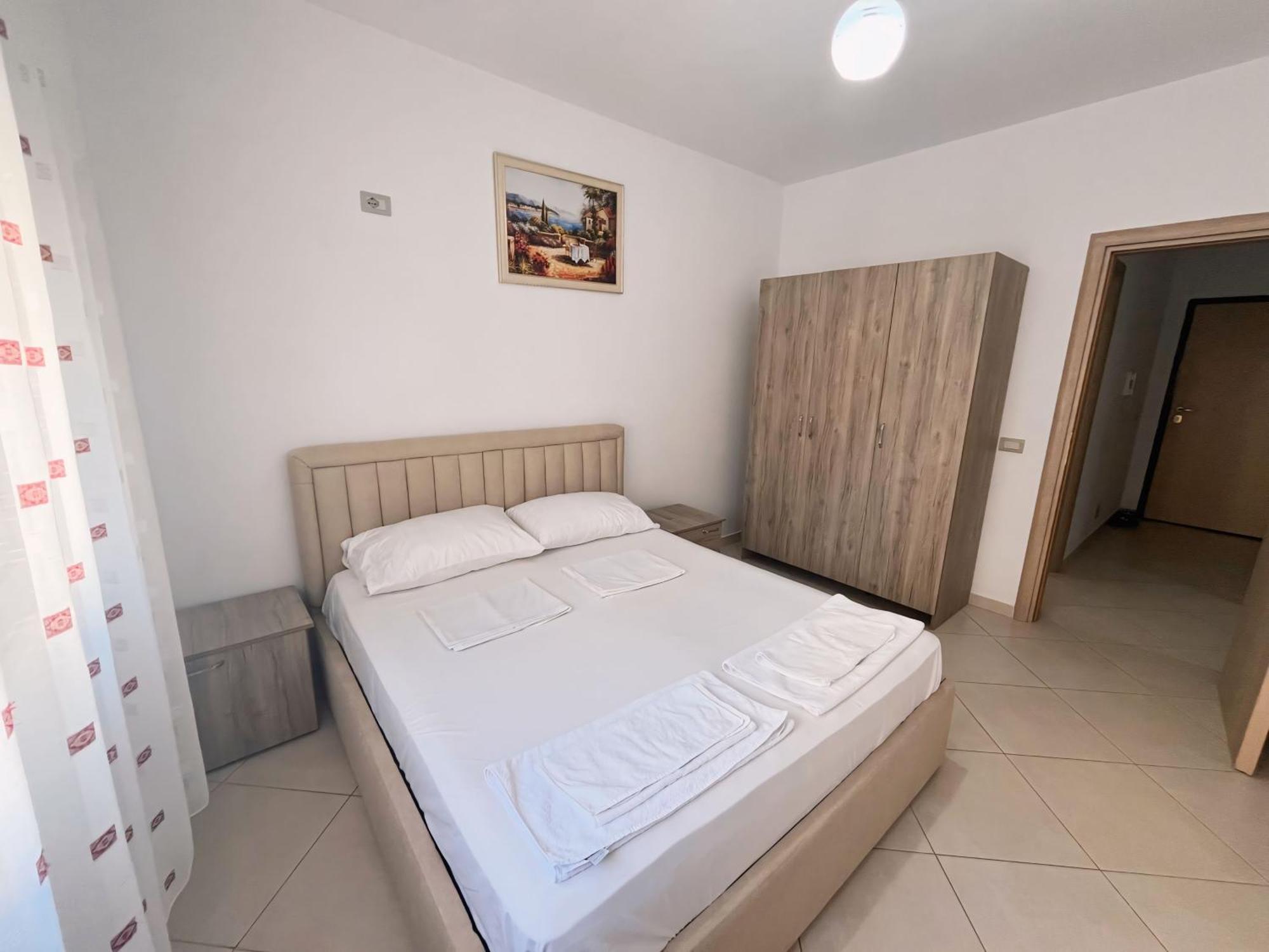 Gerald'S Central Apartments Влёра Экстерьер фото