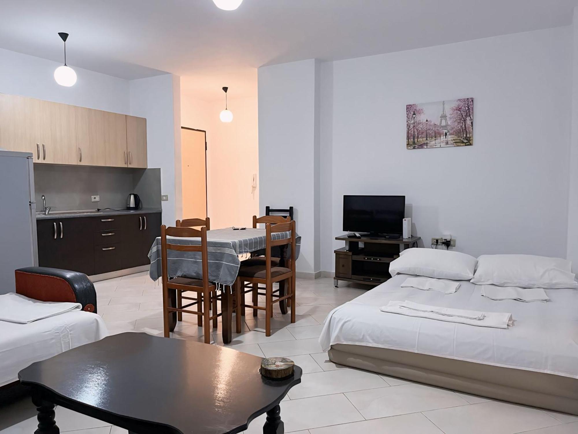 Gerald'S Central Apartments Влёра Экстерьер фото